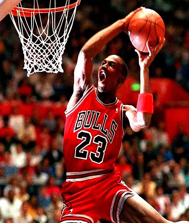 战广岛三箭前路易斯晒照：最后一舞；球员与申花合同月底到期（广岛三箭战前，路易斯晒照称“最后一舞”，与申花合同月底到期）