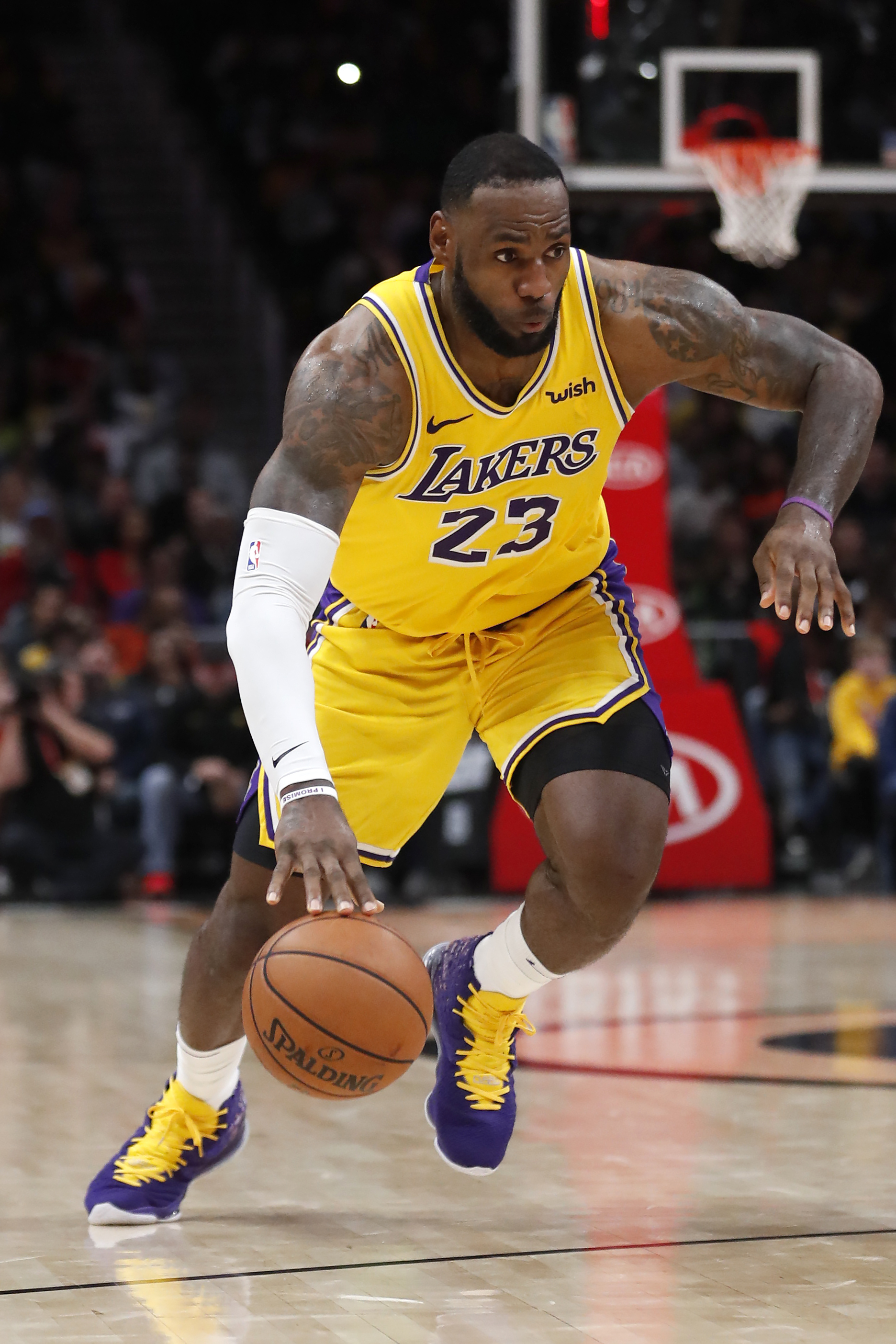 篮球火箭队内新星连续两场命中关键球（火箭新星连续两战命中关键球）