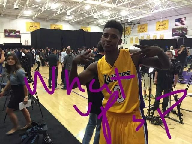 因净胜球劣势不幸降级！官方：熊本深红主帅大木武离任（净胜球落后遗憾降级，官方宣布熊本深红主帅大木武卸任）