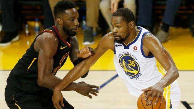 低开高走！浓眉怒砍24分14板，末节11分9板统治比赛（先抑后扬！浓眉24分14板，末节11分9板接管全场）