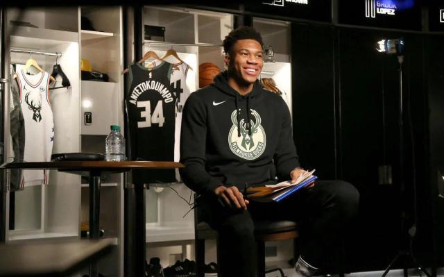 马格德堡球员庆祝进球，不幸跌入2.7米深的沟中但安全逃出（马格德堡球员进球庆祝时失足坠入2.7米沟，所幸安然脱险）