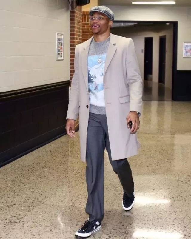 詹姆斯5中0一分未得，里夫斯扛起进攻大旗，首节湖人领先（詹姆斯5投0中零分，里夫斯挑大梁，湖人首节领先）